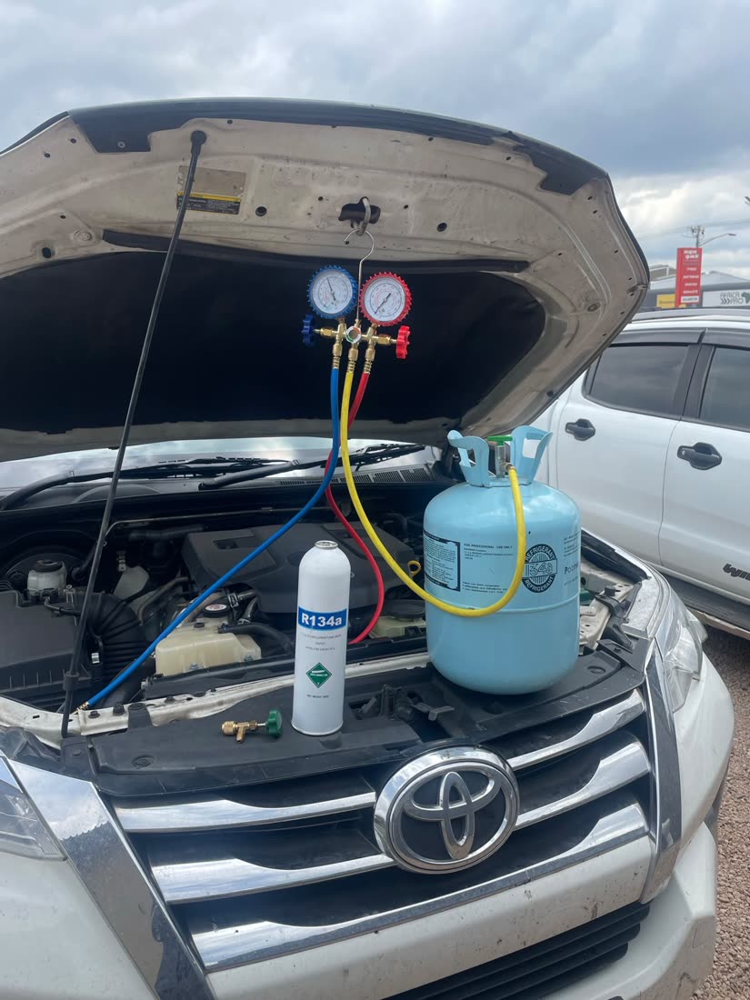 Vehicle air-conditioning regas in progress